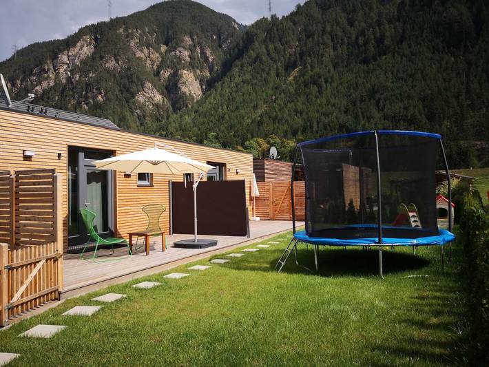 Ferienwohnung für 4 Personen, mit Terrasse und Garten sowie Ausblick in Tiroler Oberland - 2