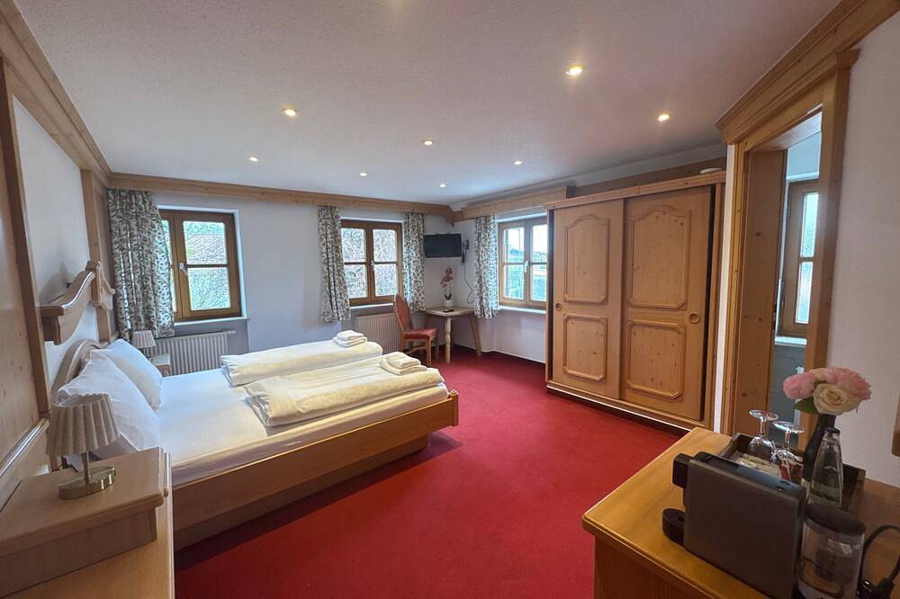 Ganze Wohnung, Zimmer 13 Großes Doppelzimmer mit Wlan in Seefeld, Pilsensee