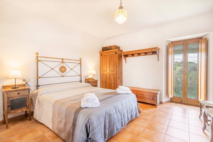 Holiday Home 'Casa Ponet' with Mountain View, Private Pool and Wi-Fi in Solsona, Lleida Provins