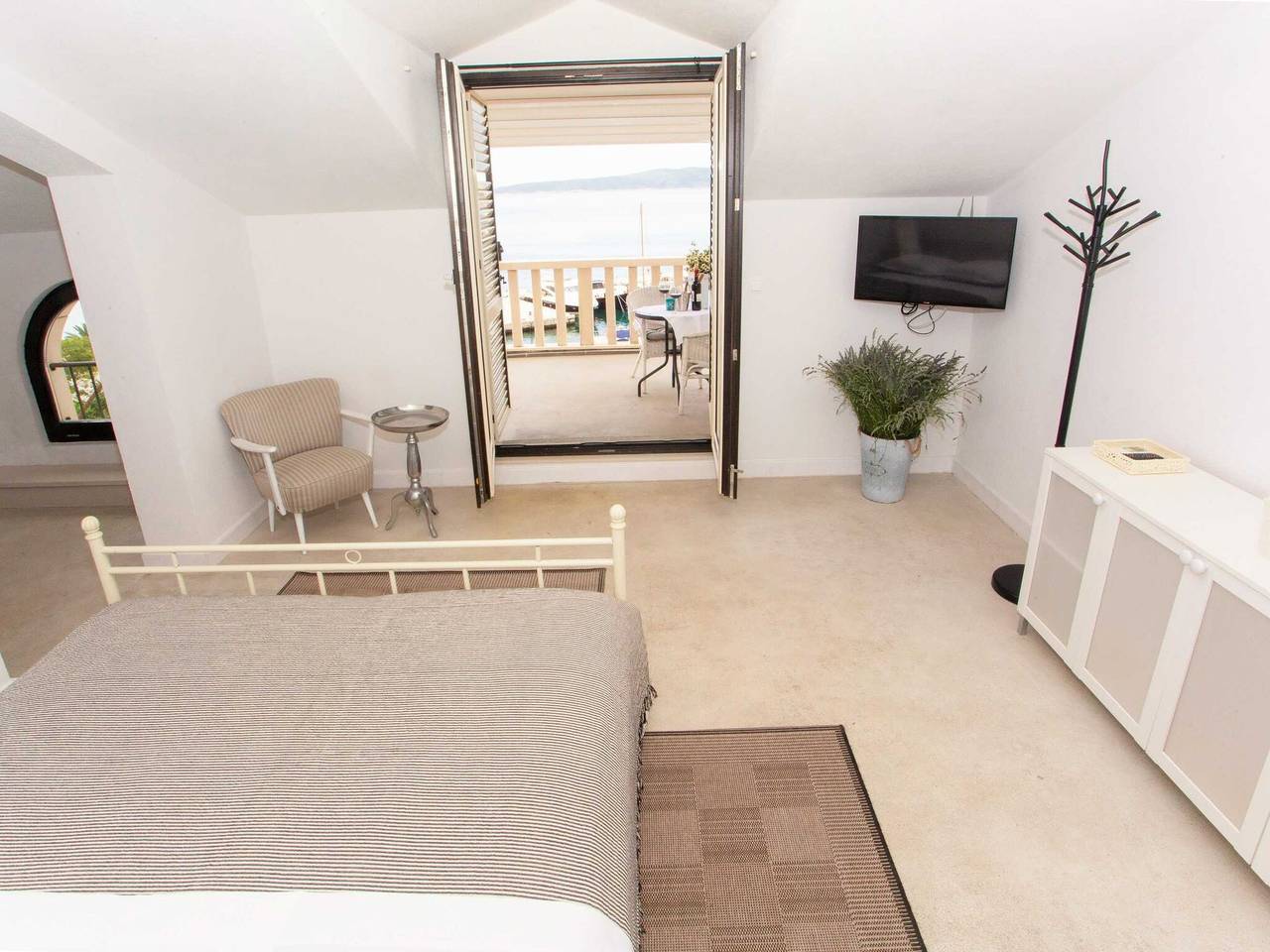 Ganze Wohnung, Apartments & Room Vesna - Studio Apartment with Terrace and Sea View in Punta Soline, Brela