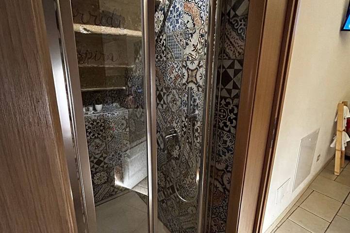 Romantic Spa Suite with Jacuzzi – Historic Pulsano Escape in Pulsano, Golfe de Tarente