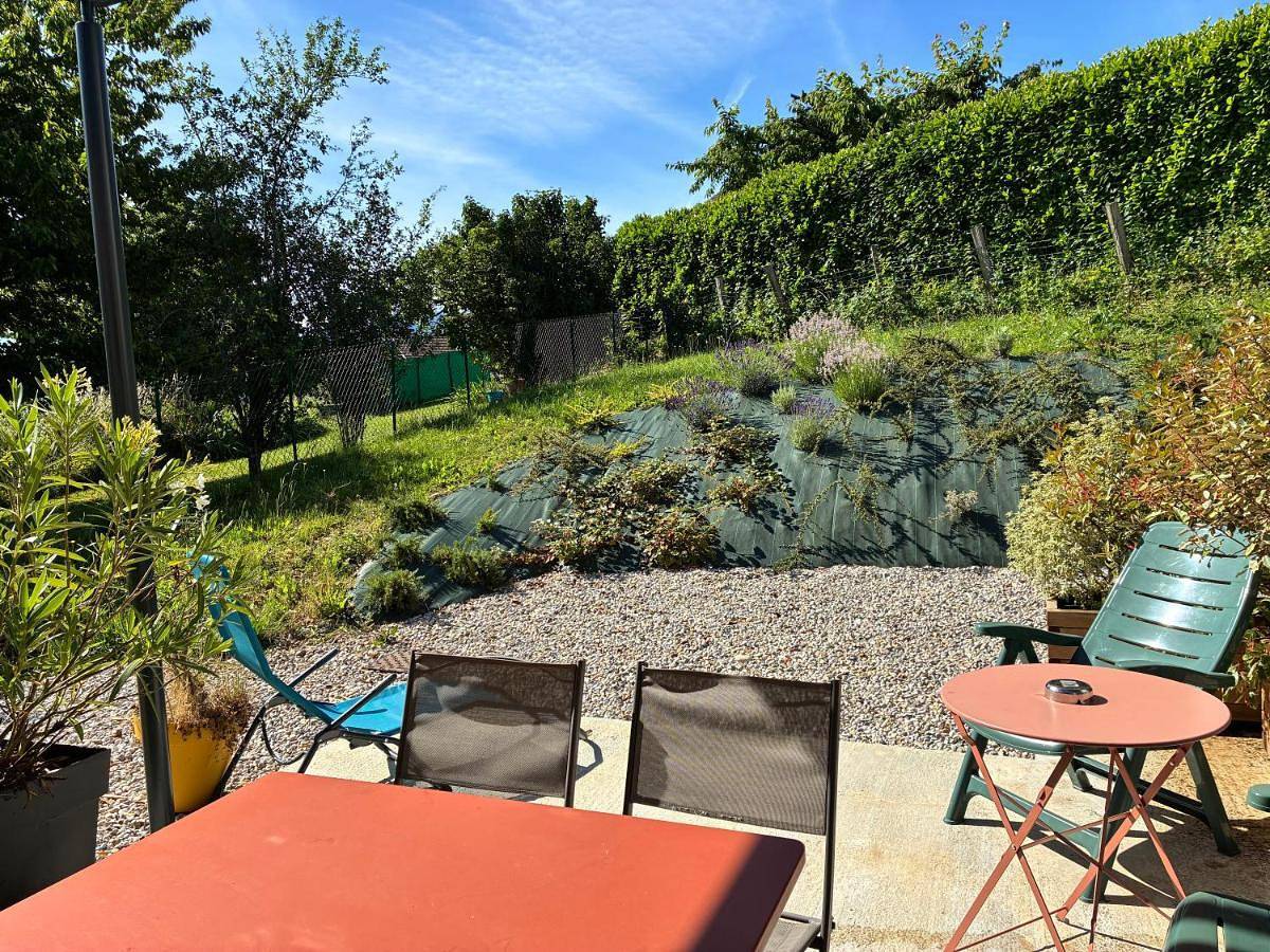 Appartement entier, Gîte neuf au calme, Rdc, Terrasse, Parking, 2 chambres, Clim in Beaucroissant, Isère