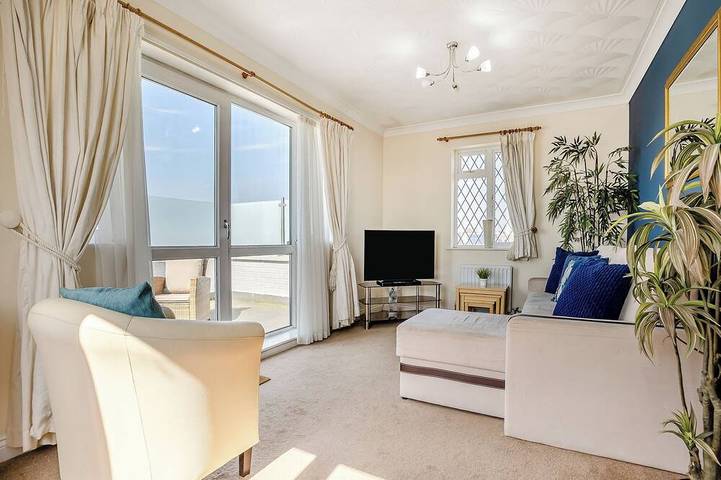 Chalet for 4 people, with Balcony/Terrace and Terrace as well as Garden in Chapel St. Leonards