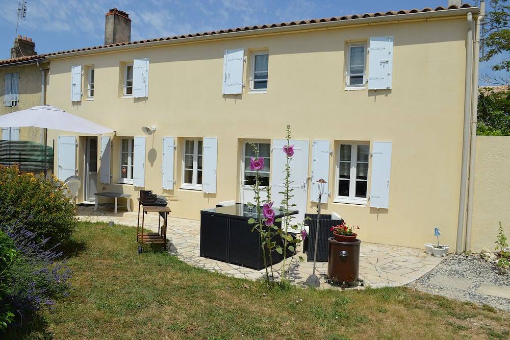 Les Trémières in Le Thou, Région de Rochefort