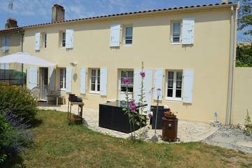 Gîte pour 8 personnes, avec jardin à Le Thou