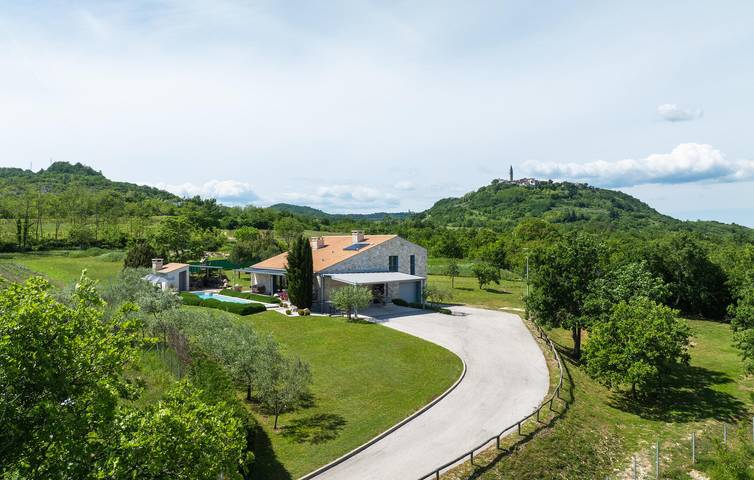 Charmante 2-Zimmer-Wohnung mit Pool in der Nähe des Stadtzentrums von Pićan in Pićan, Zentralistrien