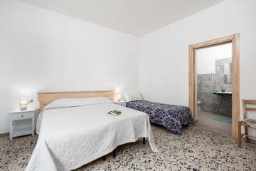 Chambre pour 3 Personnes dans Lòcula, Province de Nuoro, Photo 1