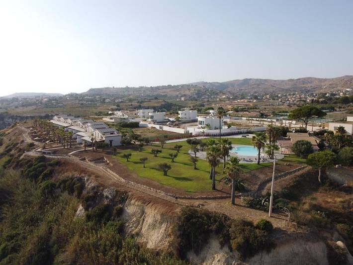 Location de vacances pour 2 personnes, avec jardin ainsi que vue et piscine à Porto Empedocle - 2