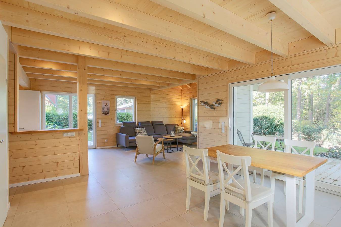 Ferienhaus „Zum Hafen 21“ in Zislow – Stilvoll entspannen zwischen Wald und See in Zislow, Plauer See