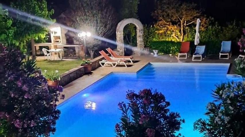 Chambre d’hôte pour 4 personnes, avec Terrasse ainsi que Jacuzzi et Jardin à Pistoia