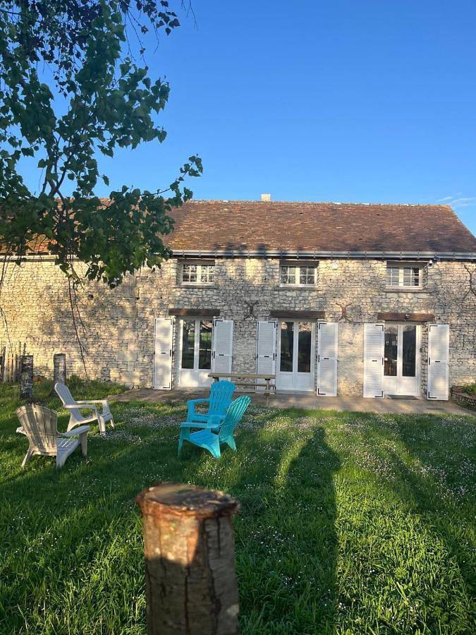 Location de vacances pour 2 personnes, avec terrasse ainsi que vue et jardin à Luzé - 2
