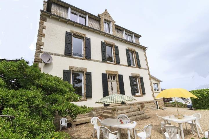 Gîte pour 8 personnes, avec jardin et terrasse dans Île-Grande