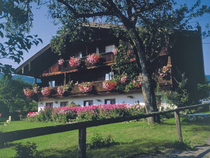 Ferienwohnung für 2 Personen, mit Balkon und Terrasse sowie Garten und Seeblick in Alpenland Tegernsee Schliersee