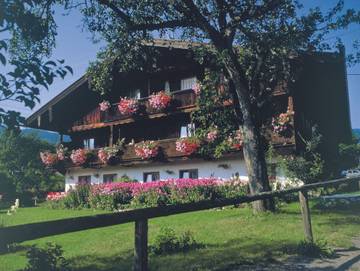 Ferienwohnung für 2 Personen, mit Seeblick und Ausblick sowie Garten und Terrasse in Alpenland Tegernsee Schliersee