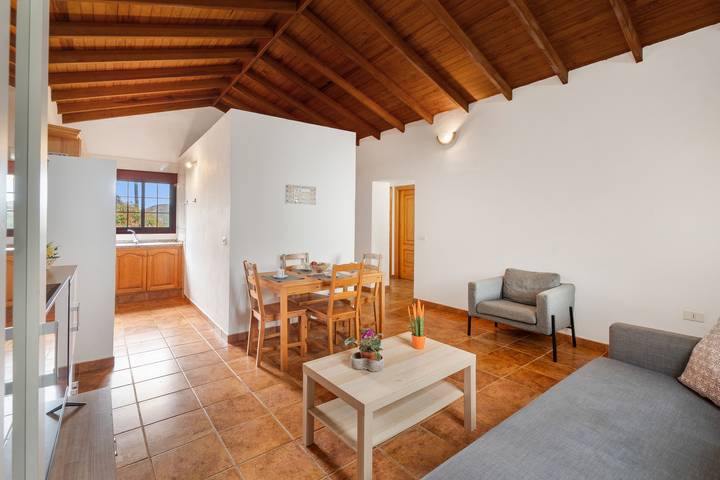 Ferienhaus 'Montaña De Aguarijo' mit Bergblick, privater Terrasse und Wlan in El Mocanal, Valverde