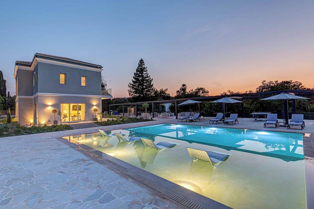 Luxury Villa Rika Corfu with 5 Bedrooms & Pool in Gouvia, Corfù