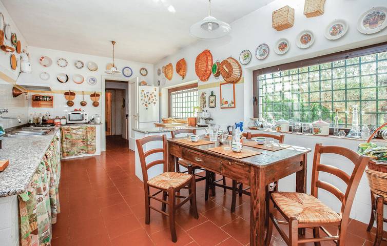 Accogliente appartamento con parcheggio, piscina, terrazza e cucina vicino a Bolognano e Orta in Tocco da Casauria, Parco Nazionale della Majella