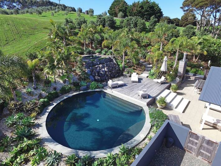 Lodge for 10 people, with hot tub in Waiheke Island