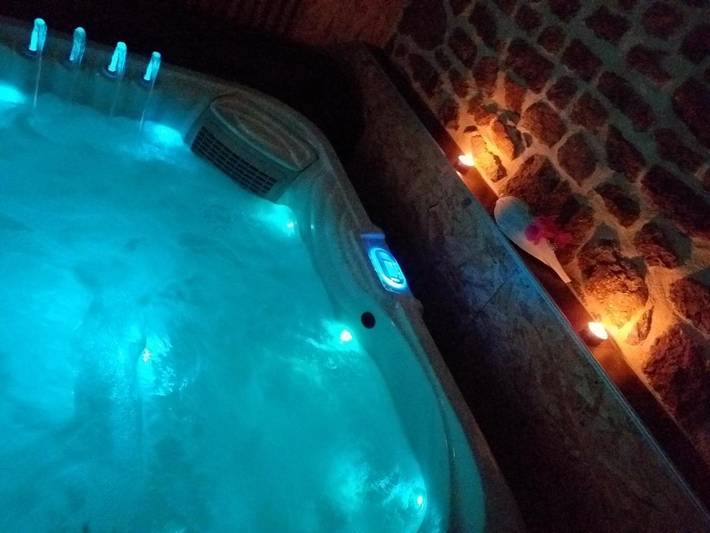 Hôtel pour 2 personnes, avec balcon et jacuzzi à Lonlay-l'Abbaye - 3