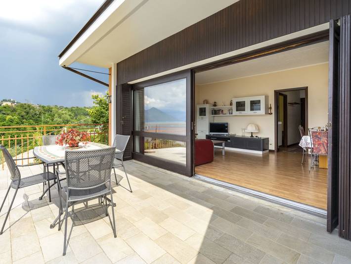 Ferienwohnung für 4 Personen, mit Terrasse und Seeblick in Porto Valtravaglia - 2