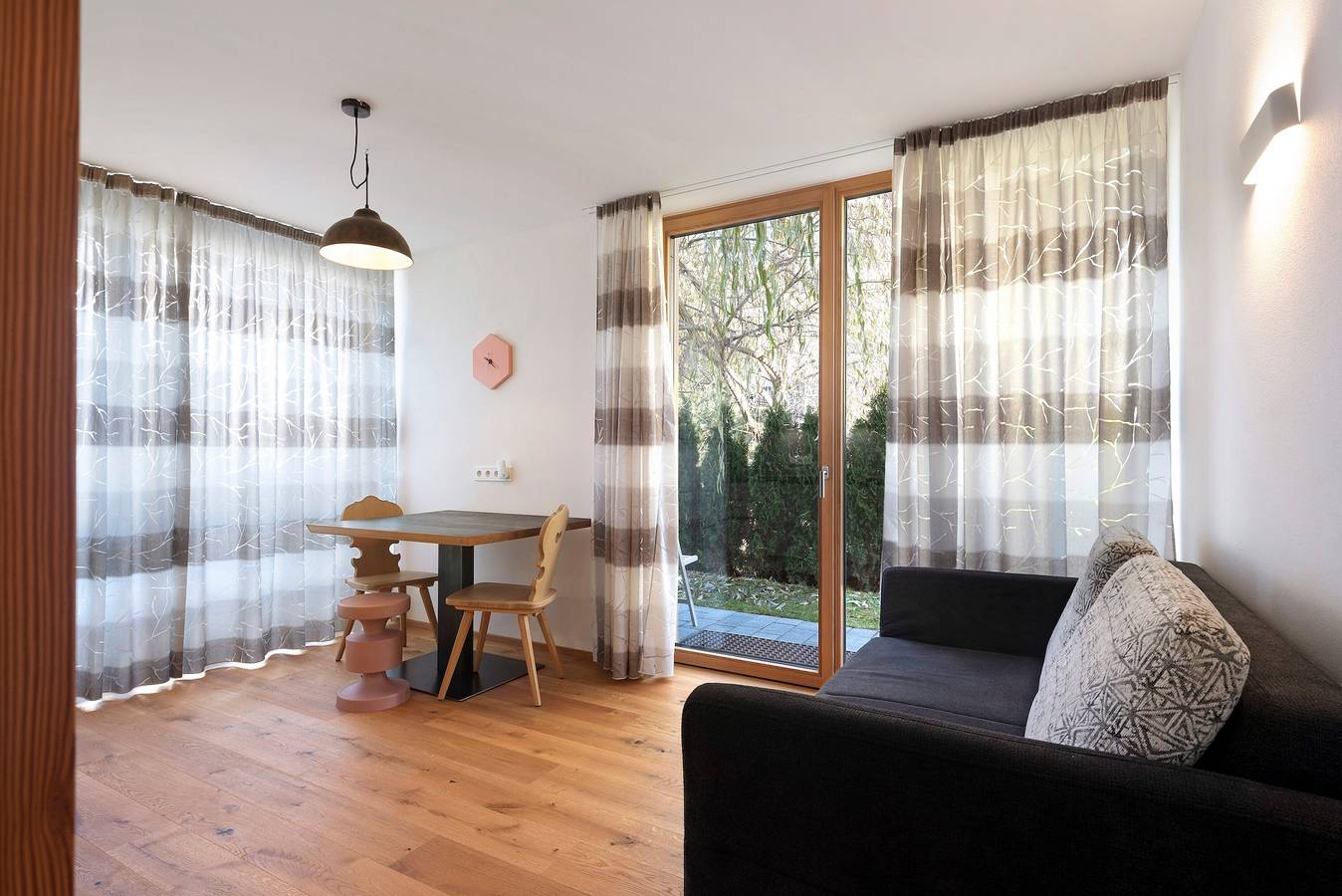 Ganze Wohnung, Ferienwohnung "Noreia Pitla" mit Bergblick, Pool, Wlan, Garten, Terrasse & Balkon in St. Ulrich in Gröden, Dolomiti Superski