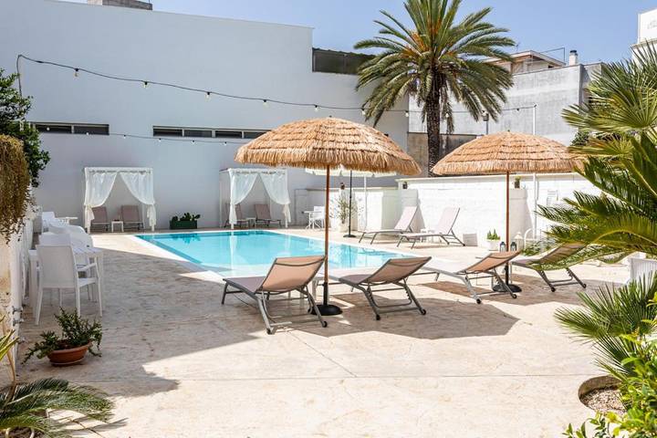 B&b per 5 persone, con Terrazza e Giardino nonché Piscina a Racale