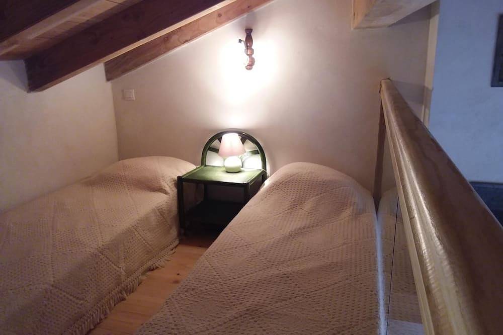 Loft de charme avec mezzanine, 3 étoiles. in Saint-Jean-Chambre, Parc naturel régional des Monts d'Ardèche