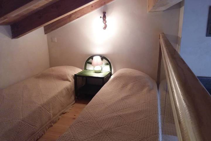 Loft de charme avec mezzanine, 3 étoiles. in Saint-Jean-Chambre, Parc naturel régional des Monts d'Ardèche