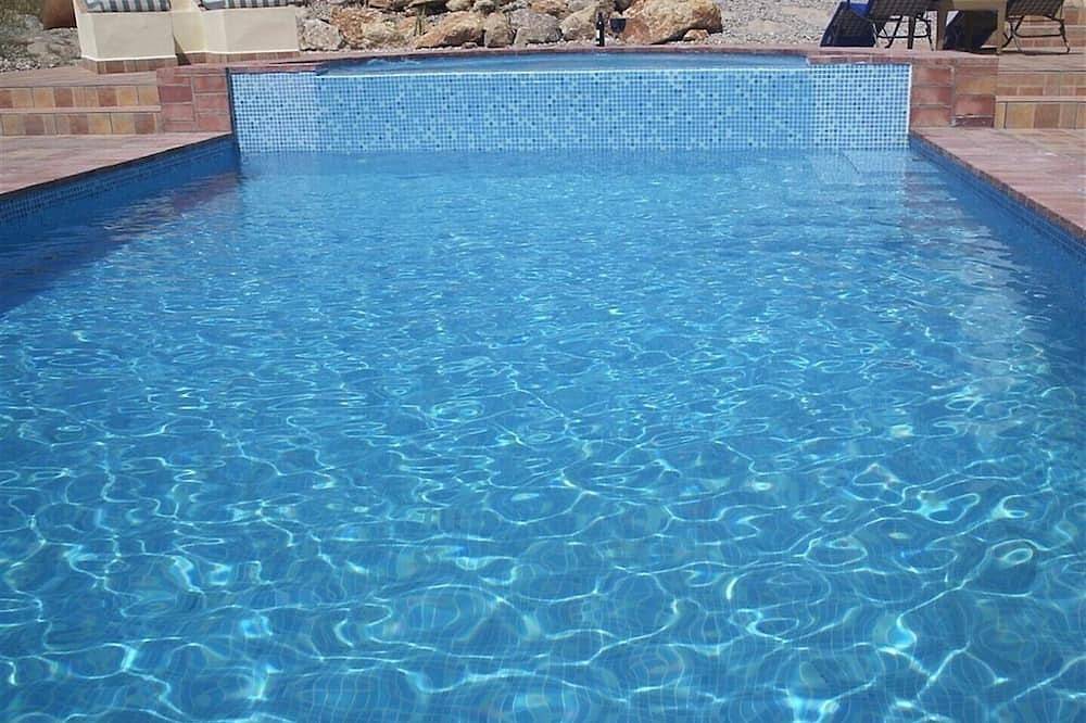 Apartamento entero, Casa Dali Con Su Propia Piscina Privada Y Area De Patio. in Pruna, Provincia de Sevilla