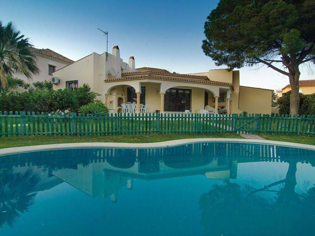 Traditional beach house in Las Chapas, Marbella