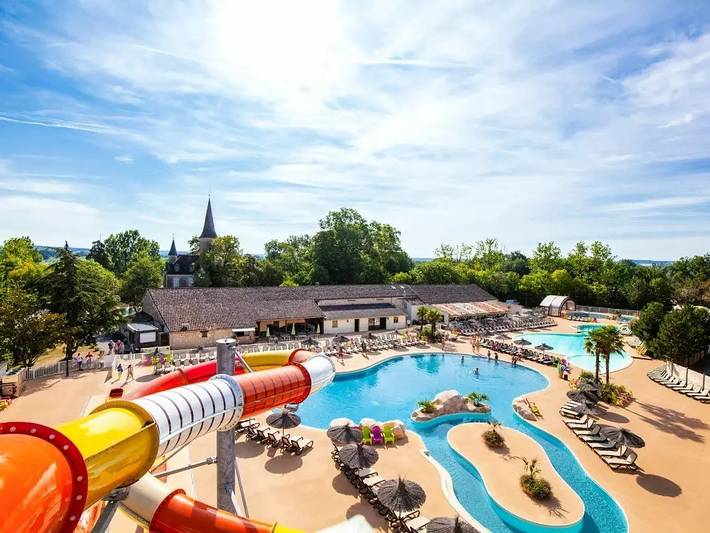 Camping pour 4 personnes, avec Terrasse ainsi que Piscine et Sauna dans le Lot-et-Garonne