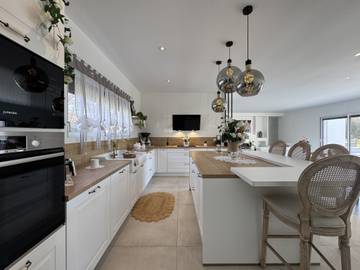 Location de vacances pour 6 personnes, avec terrasse ainsi que jardin et jacuzzi à Ruaudin