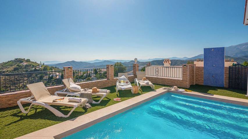 Finca für 4 Personen, mit Balkon/Terrasse und Pool in Cómpeta