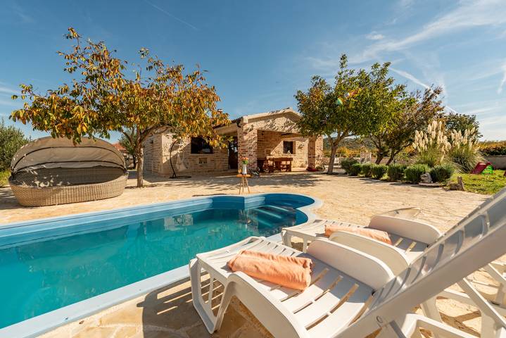 Villa for 8 people, with garden in Zadar