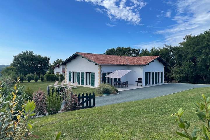 Maison de vacances pour 7 personnes, avec terrasse et jardin à Ahetze