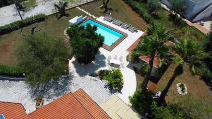 Cottage pour 2 personnes, avec vue ainsi que piscine et jardin, animaux acceptés à Carovigno