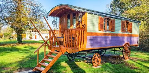 Gîte pour 2 personnes, avec piscine à Bussac-Forêt