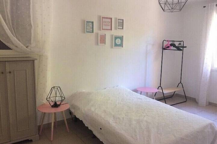 Location de vacances pour 8 personnes, avec terrasse et jardin à La Tour-d'Aigues - 4