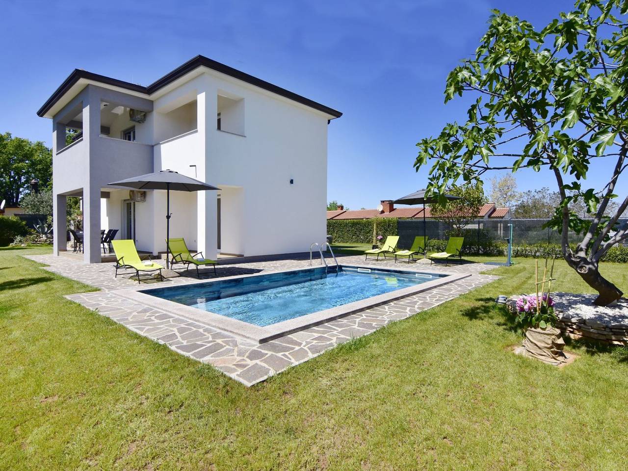 Ganze Wohnung, Apartment 2 in einer neuen Villa mit Pool in ruhiger Lage in Umag und Umgebung