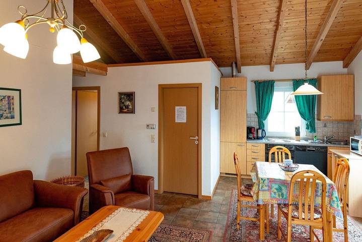 Ferienhaus für 5 Personen, mit Terrasse und Garten sowie Seeblick in Jabel