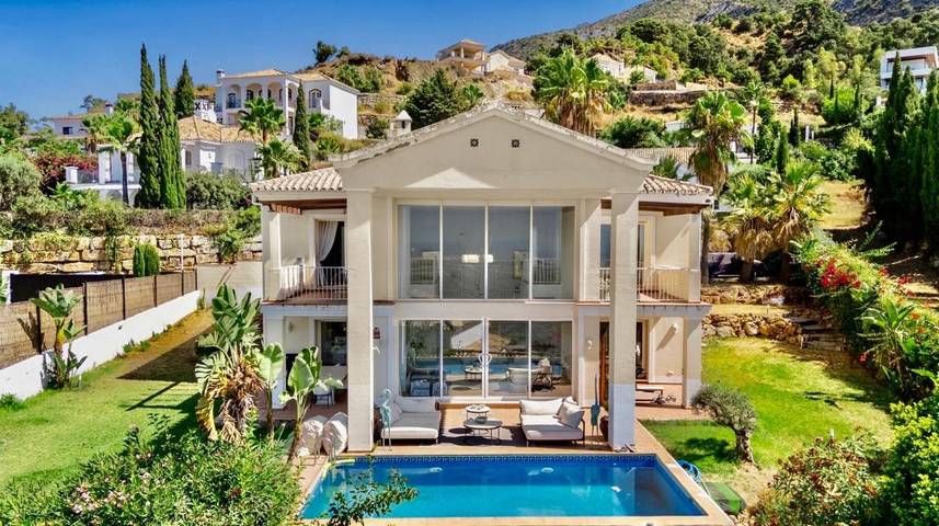 Casa rural para 7 personas, con piscina y vistas además de jardín y vistas al lago en Istán