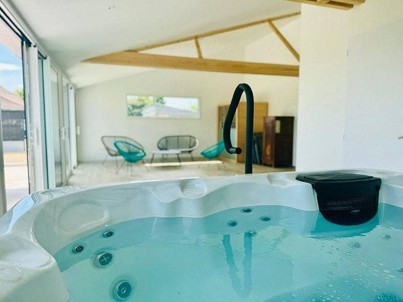Ferienhaus mit Wellnessbereich zwischen den Stränden und dem Puy du Fou in La Roche-sur-Yon, Loire-Tal