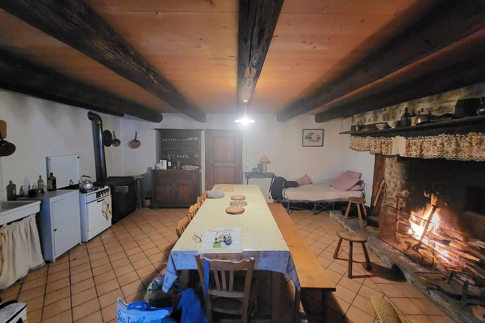 Ferme rénovée authentique in Tours-sur-Meymont, Parc Naturel Régional Livradois-Forez