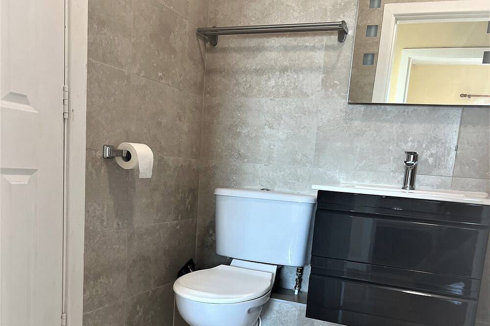 Entire apartment, Bright view Apt between dublin airport and city canter in Dublin, County Dublin
