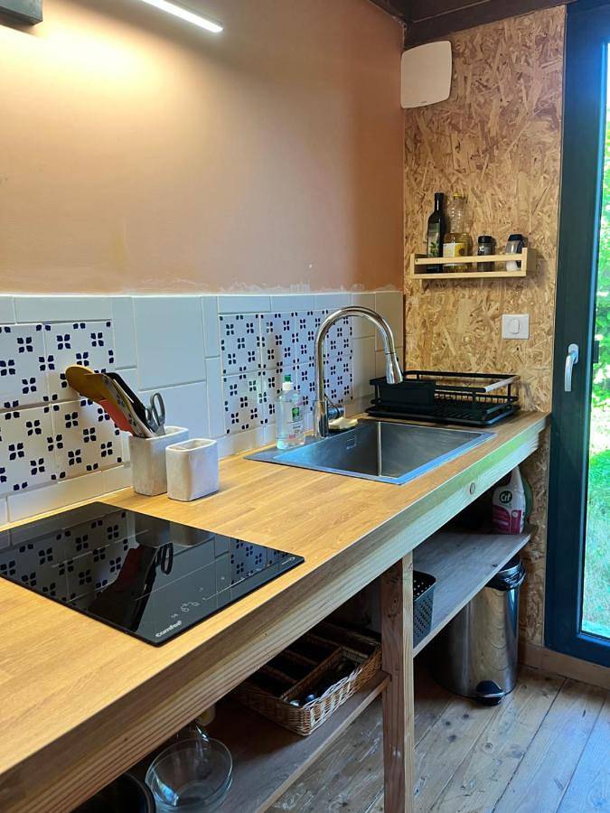 Location de vacances pour 6 personnes, avec terrasse ainsi que vue et jardin, animaux acceptés à Saint-Jacques-des-Arrêts - 2