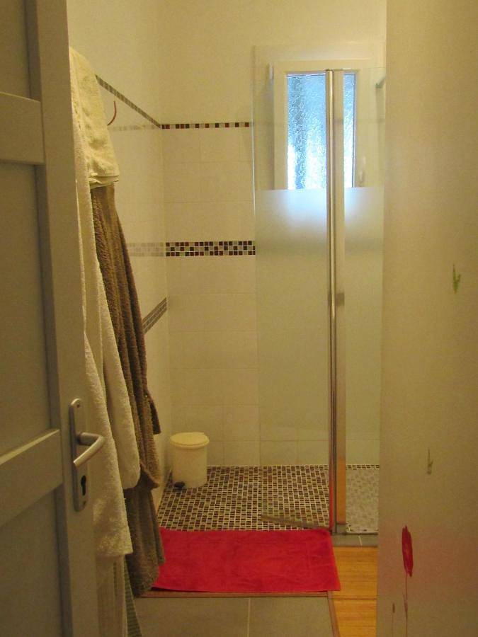 Gîte pour 2 personnes, avec jardin et piscine ainsi que vue et terrasse à Calmont - 4