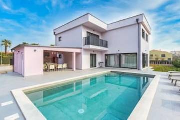 Villa für 8 Personen in Poreč