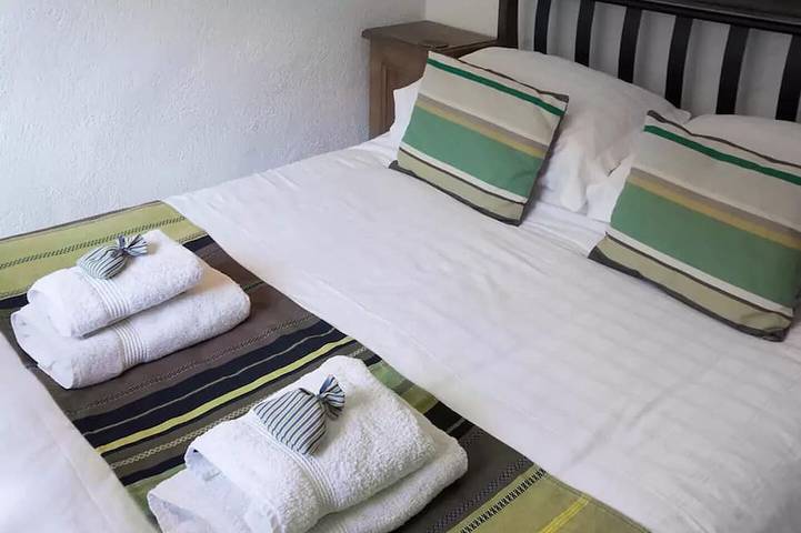 Gîte pour 3 personnes, avec Terrasse ainsi que Jardin et Piscine à Montferrer - 4