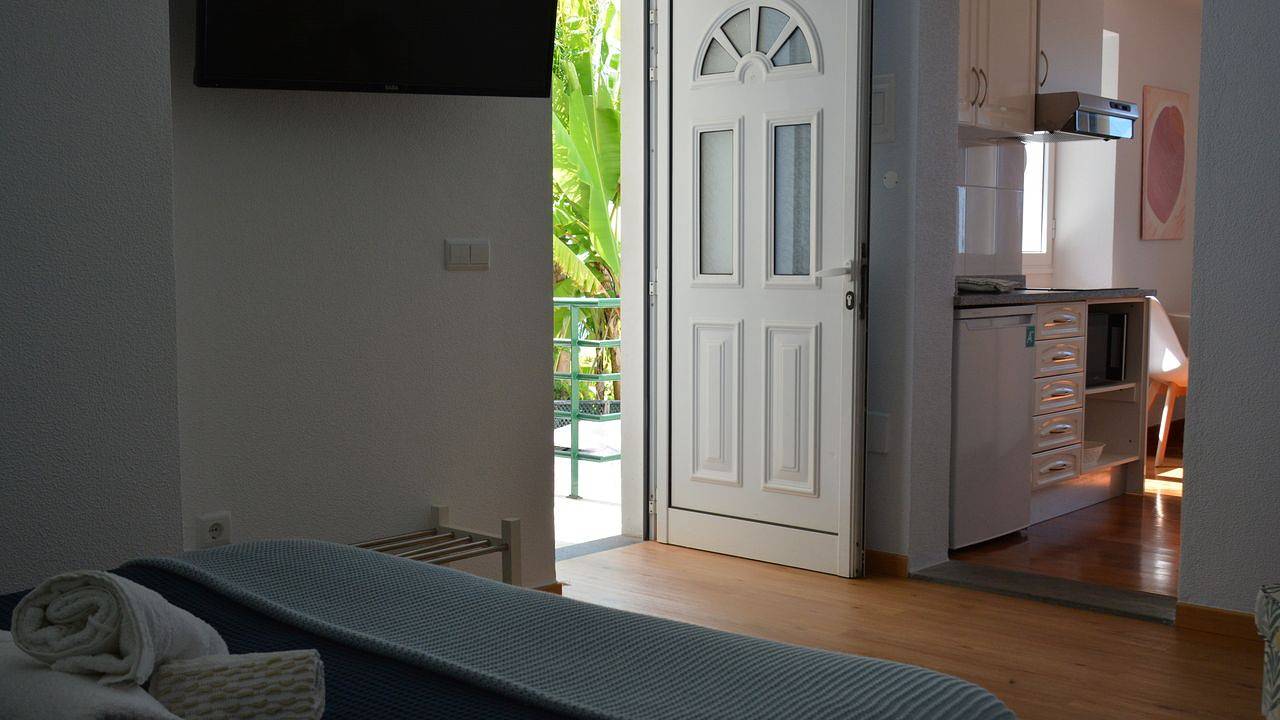 Entire holiday apartment, Holiday apartment for 2 people with balcony in Lazareto, Funchal (Santa Maria Maior)