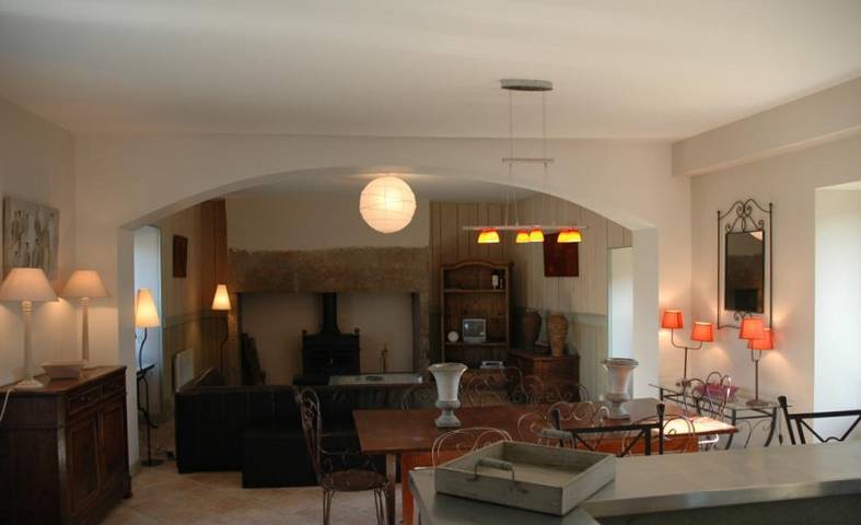 Gîte pour 10 personnes, avec piscine ainsi que jardin et terrasse à Meyronne - 3